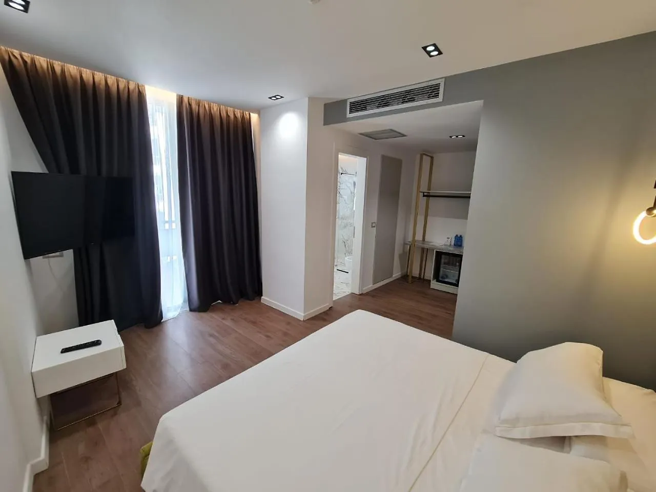 Regina City Hotel & Spa Vlorë 4*,