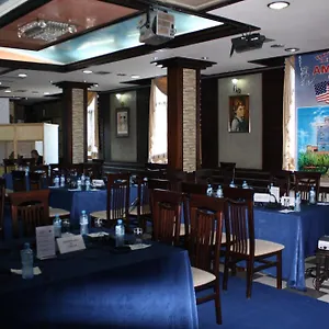 Bar Restaurant America Kukes
